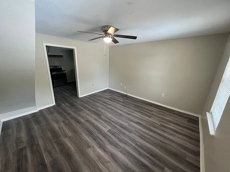 203 W Nolan St — Photo 3