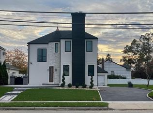 122 Babylon Tpke, Merrick, NY 11566