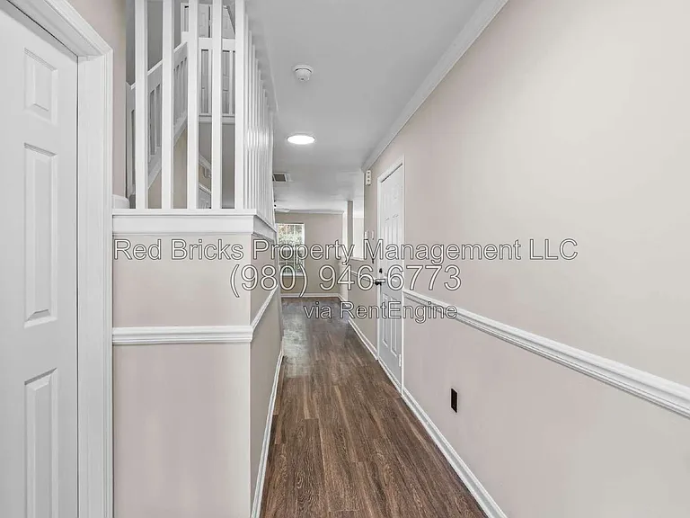 10212 University Park Ln — Photo 5