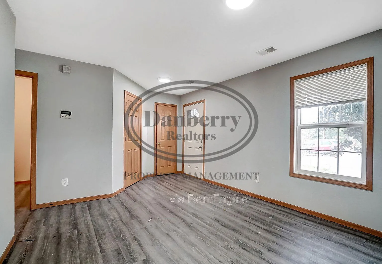 6 bed, 3.5 bath, 2500 sqft, $2,750 — Photo 3