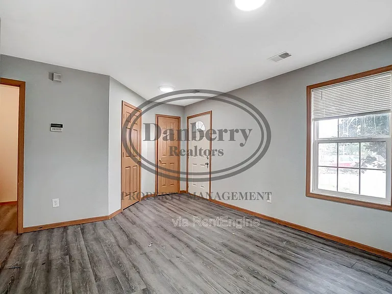 1115 N Byrne Rd — Photo 3