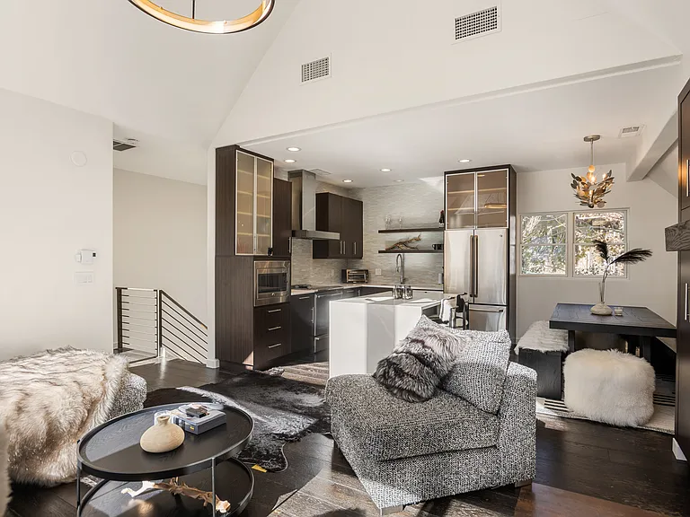 222 W Hopkins Ave — Photo 12