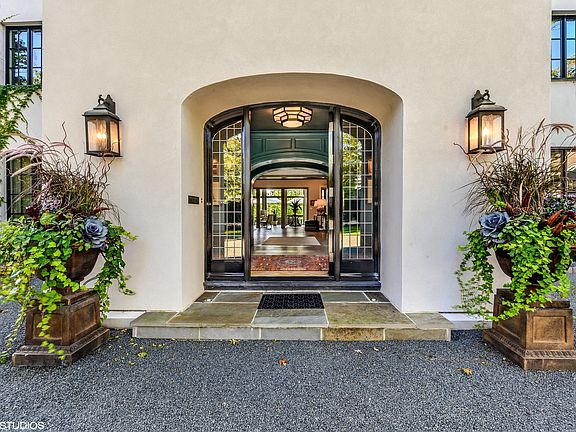 3rd image of 674 Hill Rd