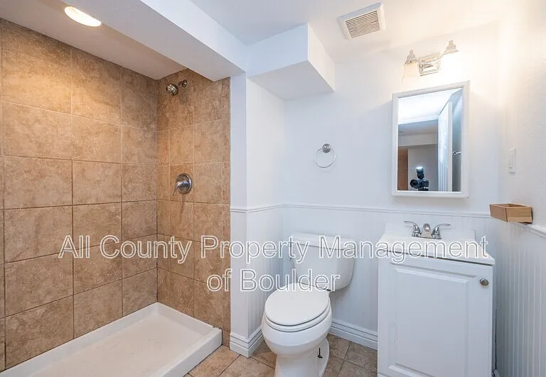425 S 40th St — Photo 19