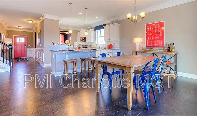 1120 Walbury Hl — Photo 13