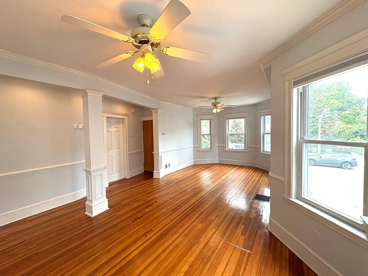 3 bed, 1.5 bath, 1100 sqft, $2,900 — Photo 3