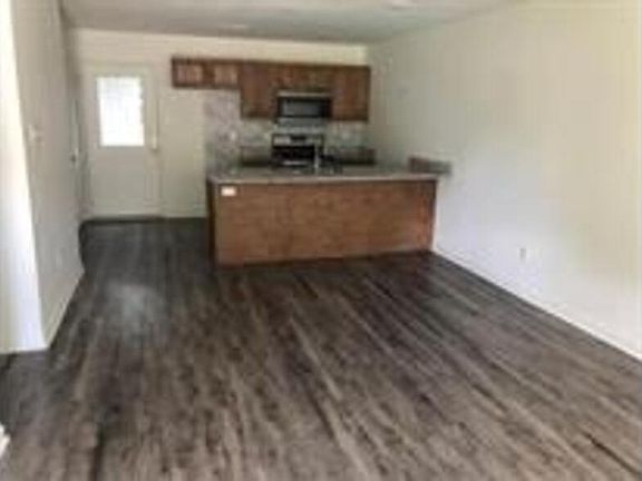 4th image of 34 John Hancock Cir
