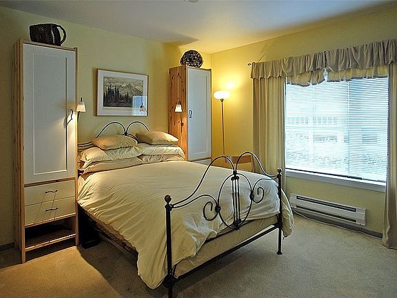 Bedroom with office nook