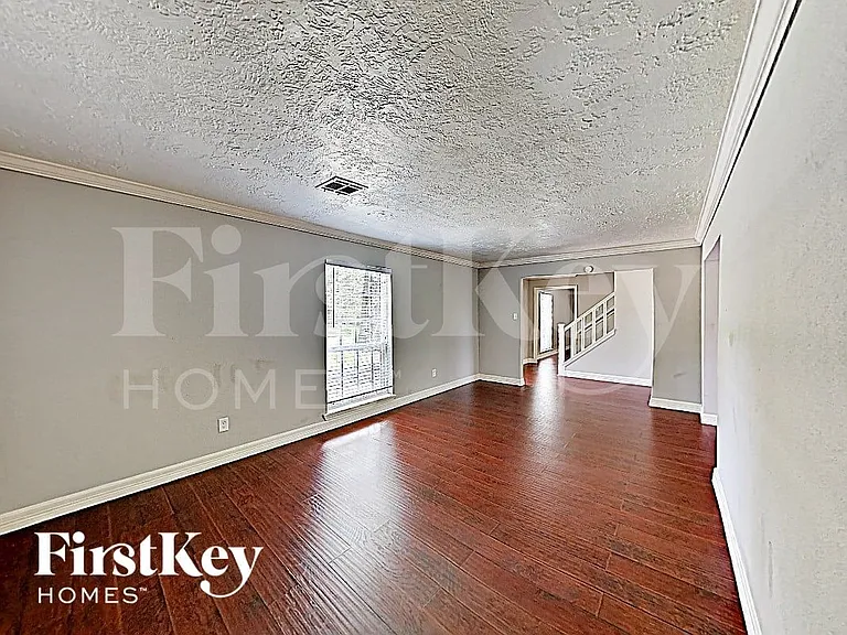 10122 Woodhollow Dr — Photo 2