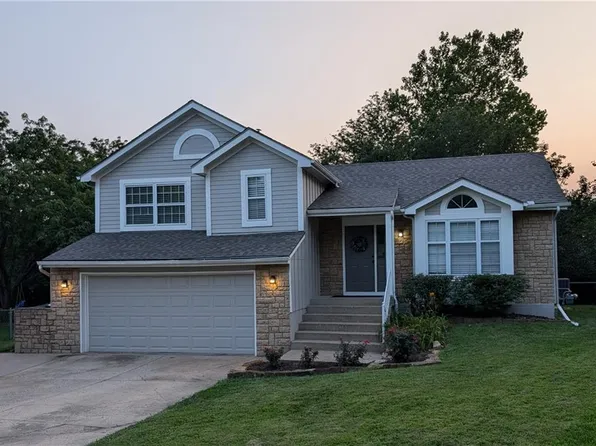 12310 S Shannan Ct, Olathe, KS 66062
