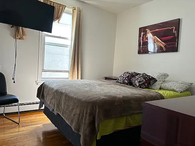 21-35 41st Street — Photo 3
