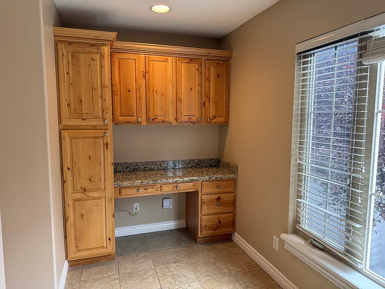1361 E Mossy Springs Ln — Photo 8