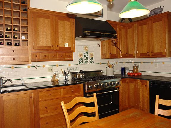 cherry cabinets, Viking range