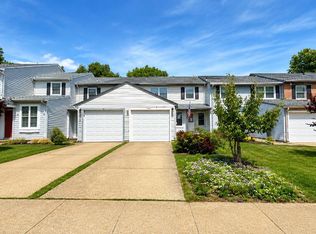 17 Farnwood Rd, Mount Laurel, NJ 08054