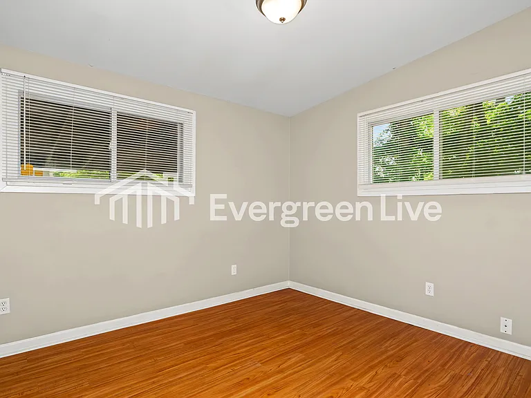70 Taney Dr — Photo 12