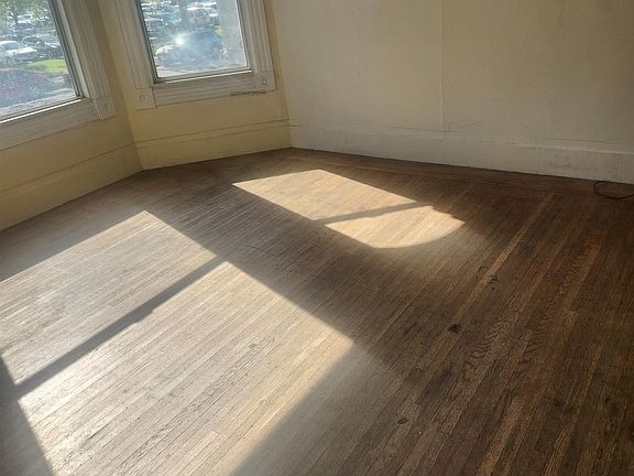 3rd image of 617 Fallon St