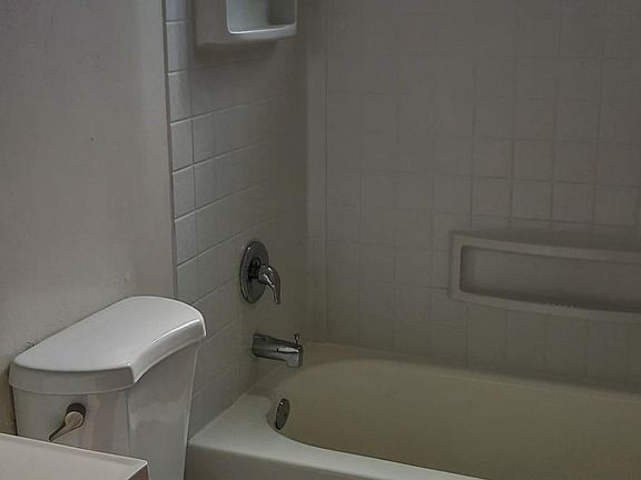 4th image of 4225 Menlo Ave APT 7