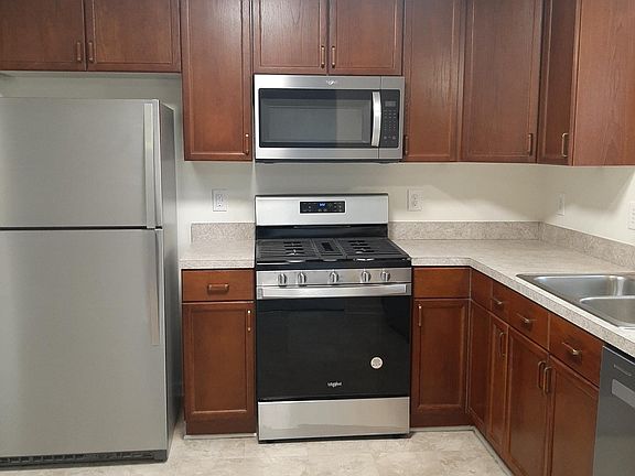 5th image of 854 Marquette Dr