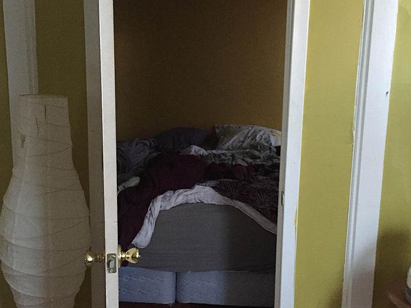 2nd image of 1015 W Oakdale Ave #3