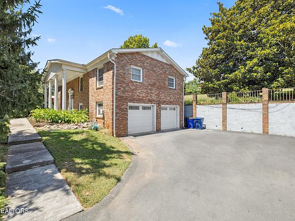 2nd image of 321 S Sevenoaks Dr