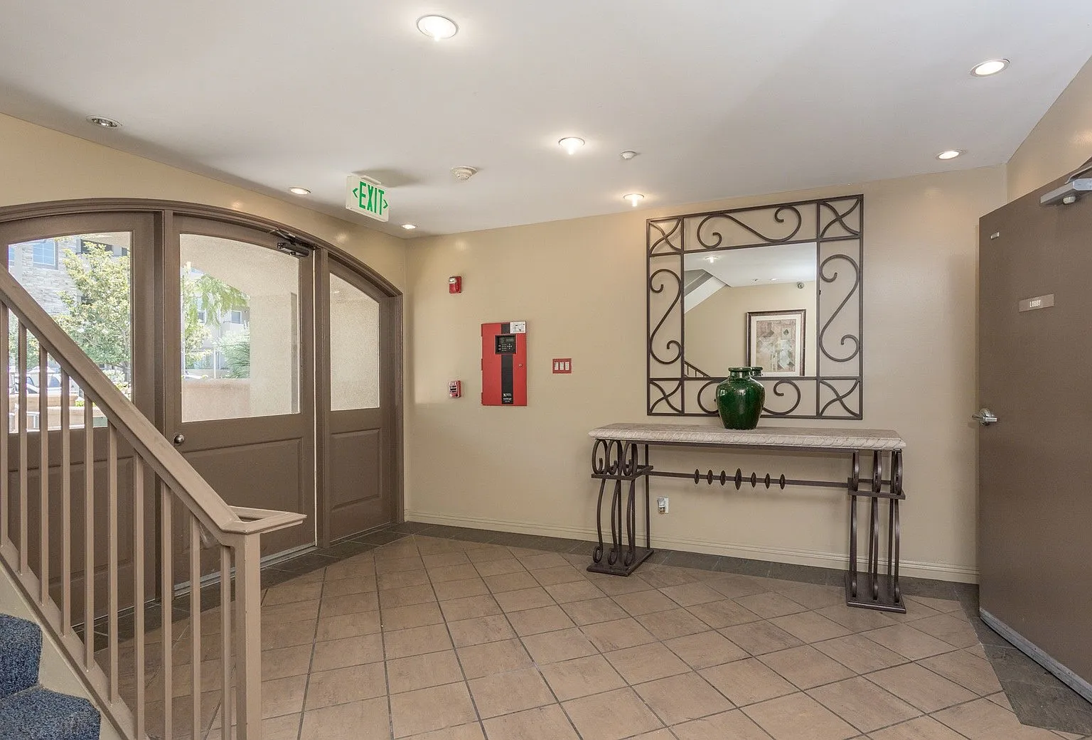 Lido Apartments - 3623 Jasmine Ave — Photo 4