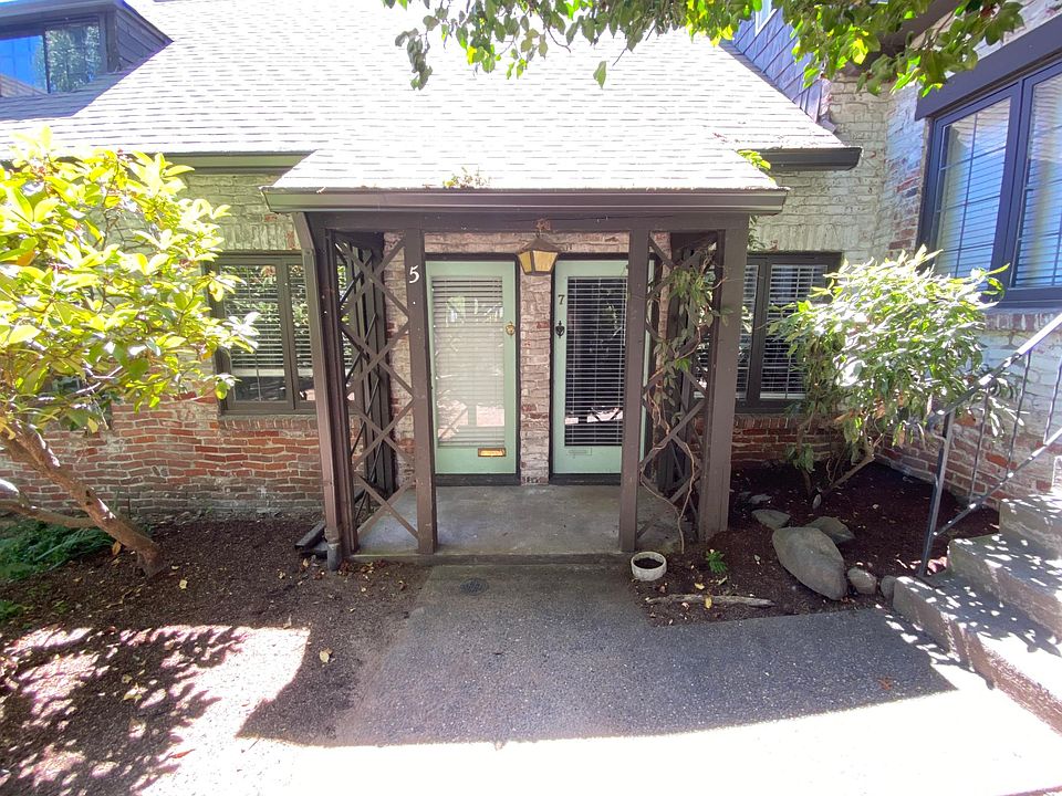 1st image of 4225 Brooklyn Ave NE APT 8