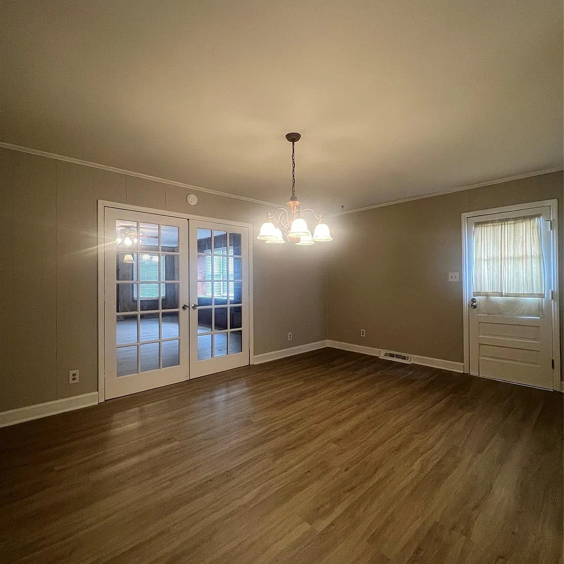 3 bed, 1.5 bath, $1,595 — Photo 4