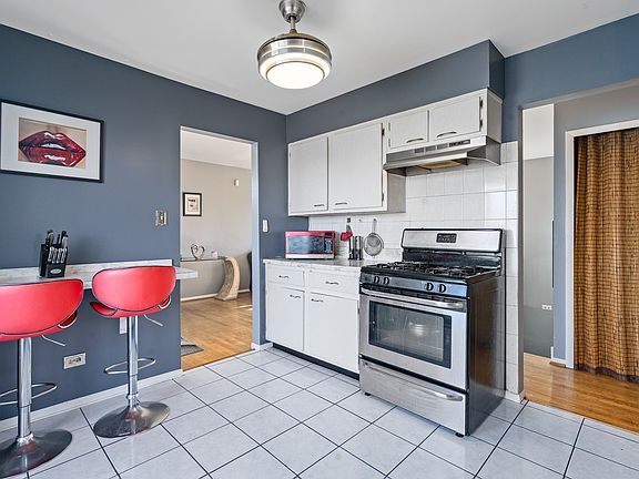 3rd image of 4240 188th St