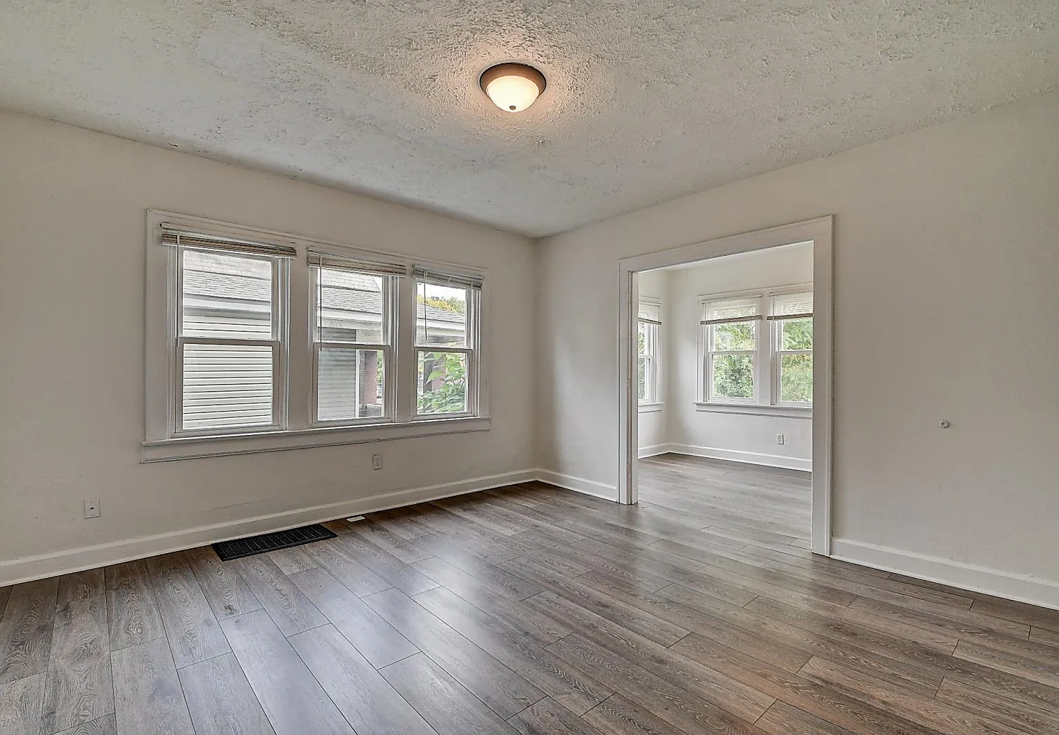 2 bed, 900 sqft, $899 — Photo 1