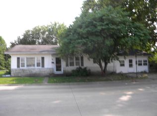 621 N 10th St, Herrin, IL 62948