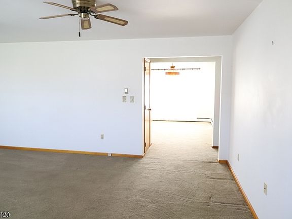 4th image of 452 Ann St
