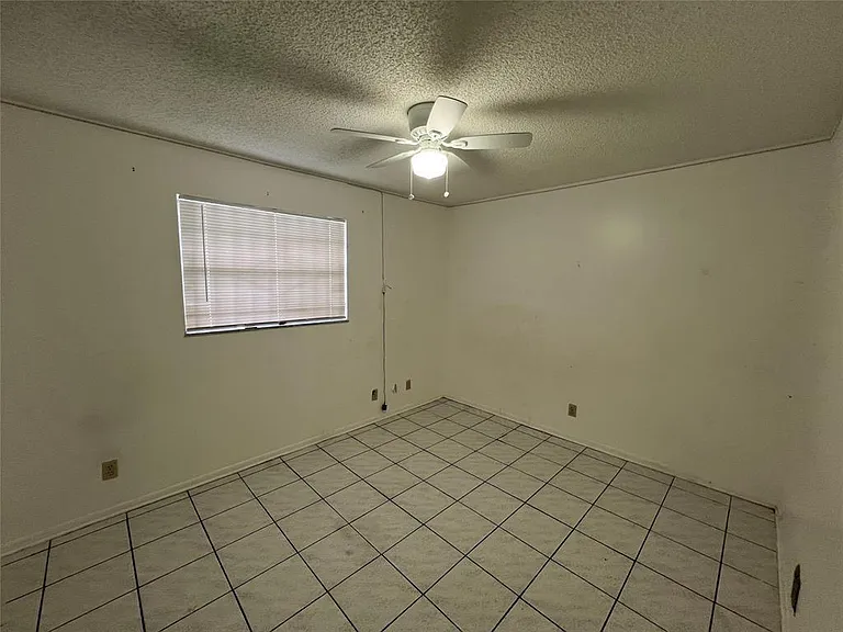 230 SW 1st St #G-8 — Photo 7