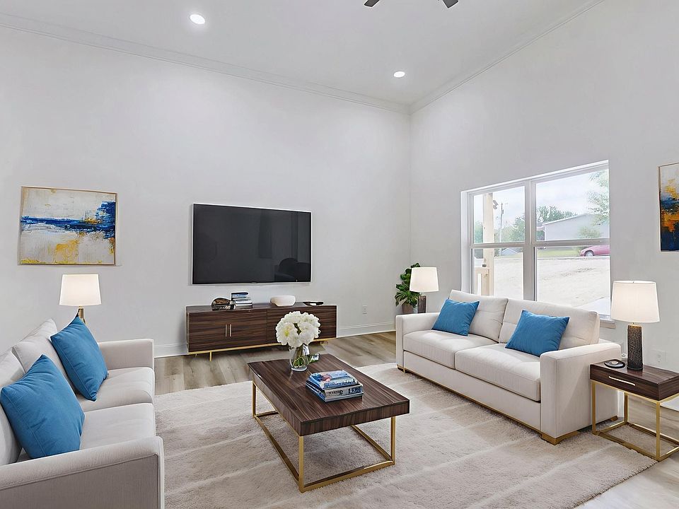 1st image of 146 Tanner Cir