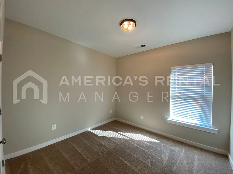 535 Troubadour Ln — Photo 17
