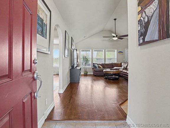 4th image of 10905 N 149th East Ave
