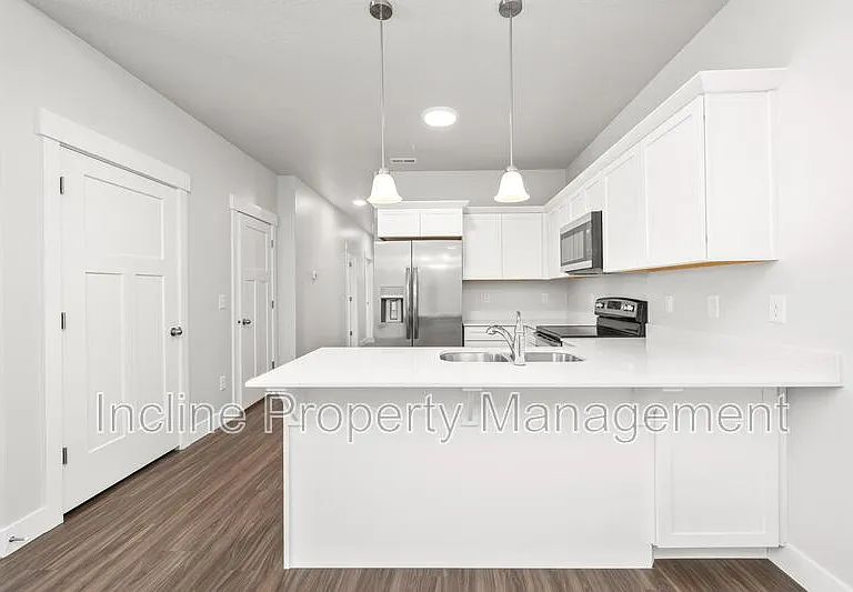 359 W 785 N — Photo 5