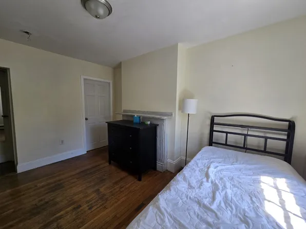 6 Derne St APT 3, Boston, MA 02114