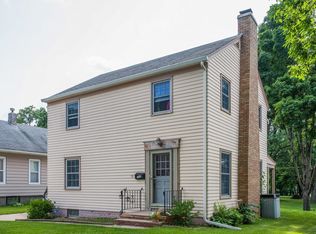 208 18th St NW, Cedar Rapids, IA 52405
