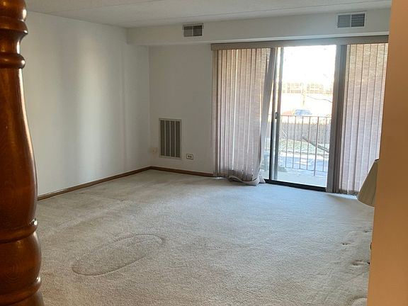 3rd image of 7100 W Cullom Ave Unit 117