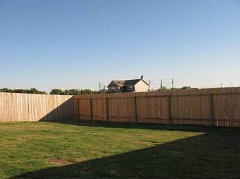 4th image of 121 Old Settlers Dr