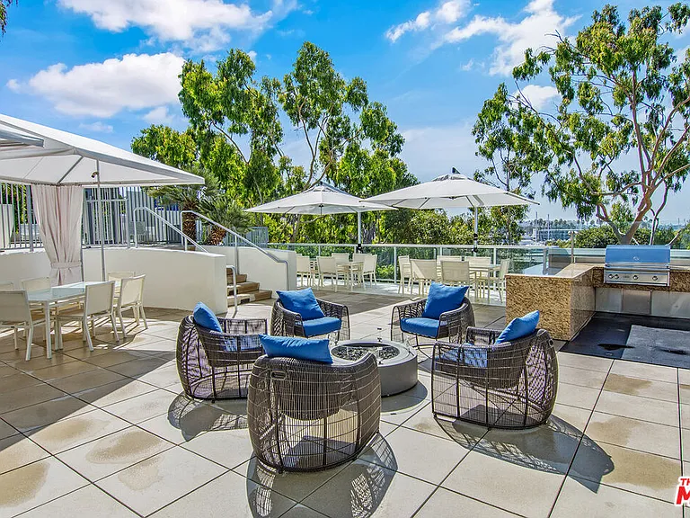 13700 Marina Pointe Dr #1431 — Photo 39