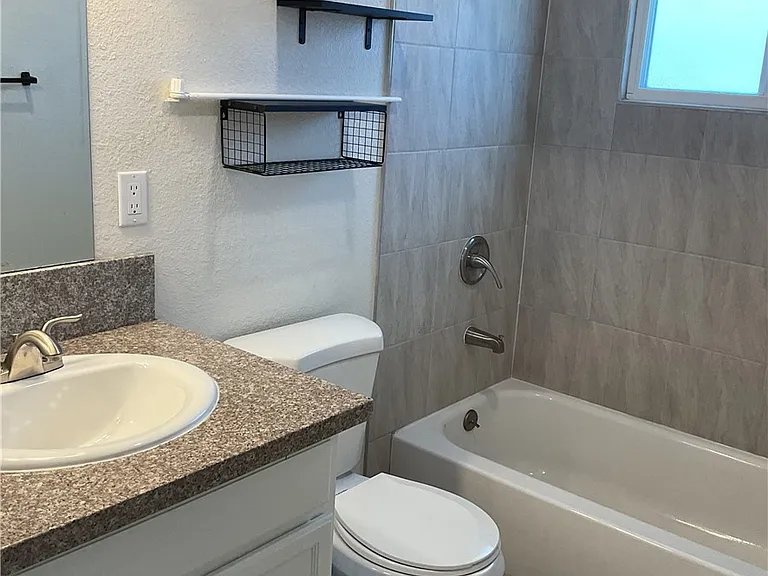 816 W G St — Photo 13