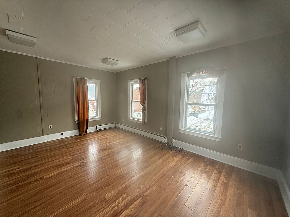 1st image of 99 Elm St APT 4