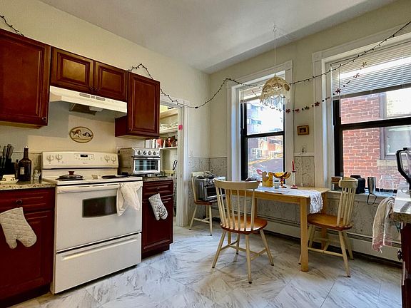 4th image of 1423 Commonwealth Ave #6