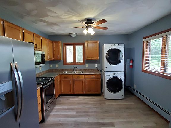 2nd image of 4 Grove Pl APT 4