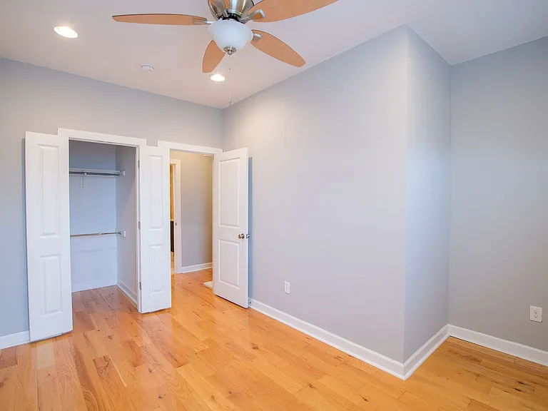 2033 Manton St — Photo 6