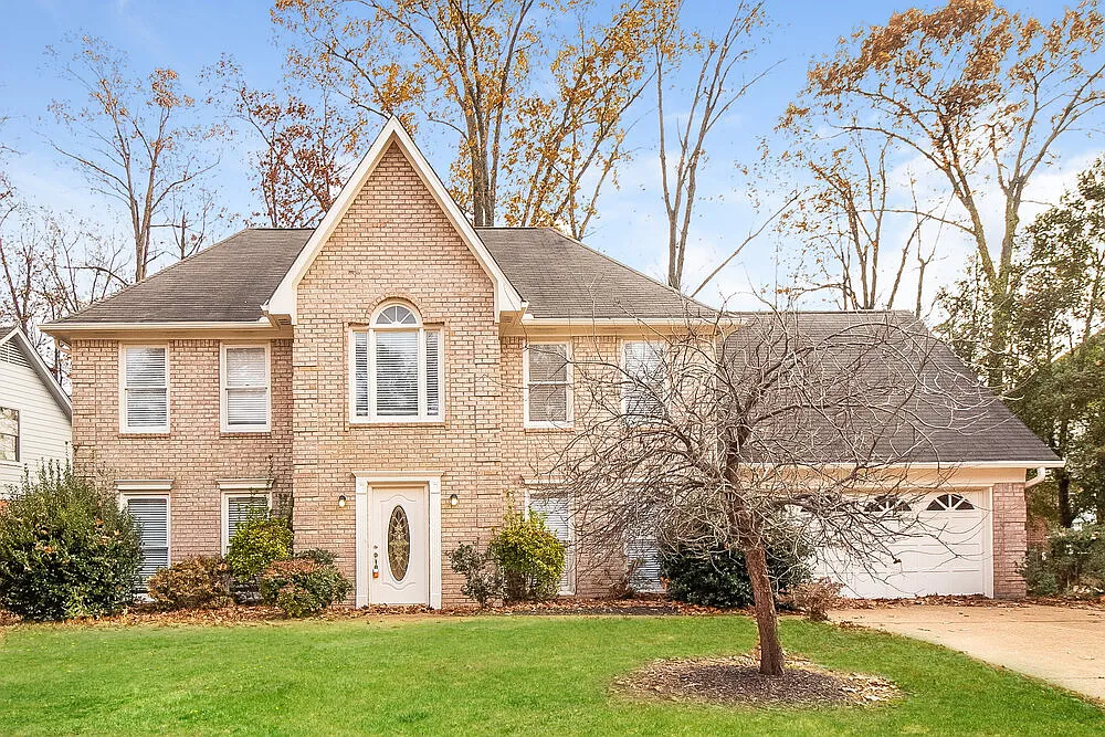 4 bed, 2.5 bath, 2710 sqft, $2,325 — Photo 1