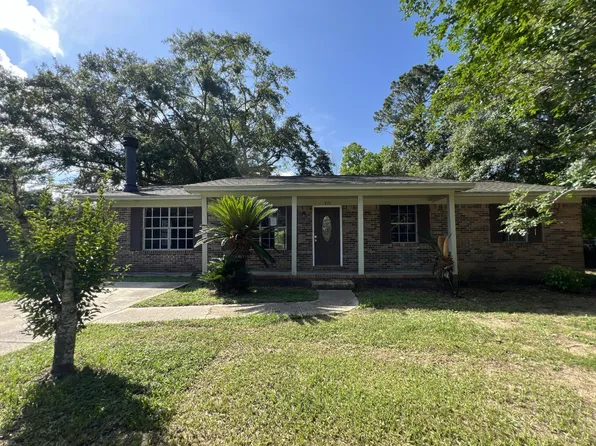 830 El Camino Dr, Cantonment, FL 32533