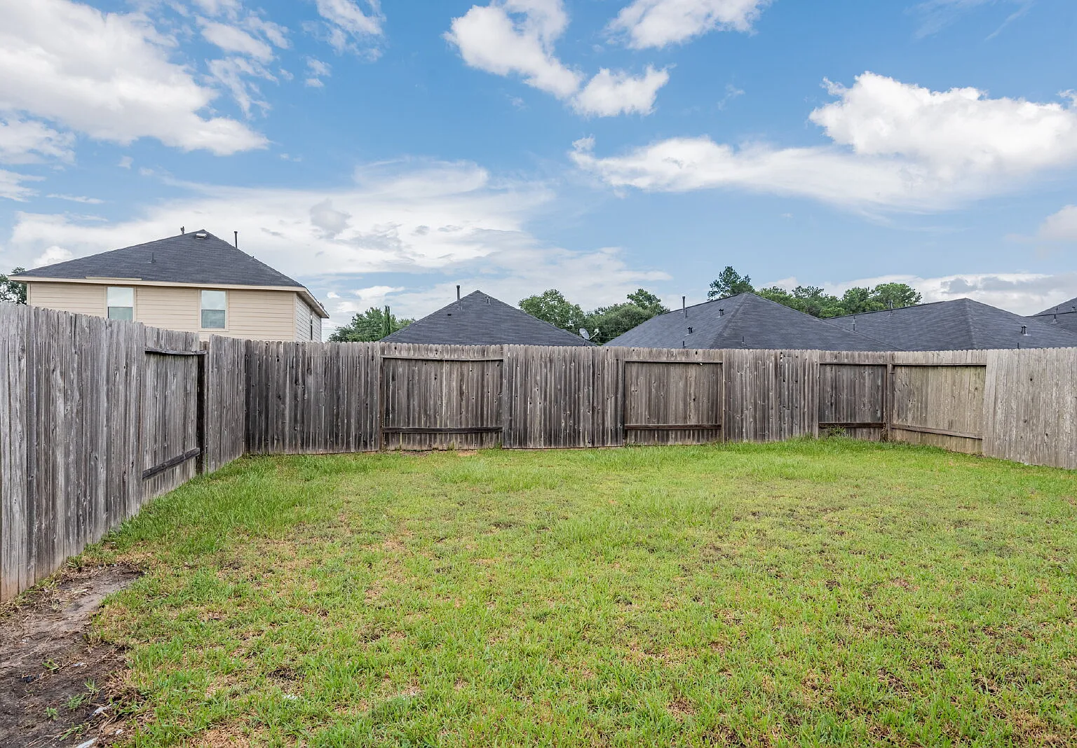 4 bed, 2.0 bath, 1410 sqft, $1,700 — Photo 3