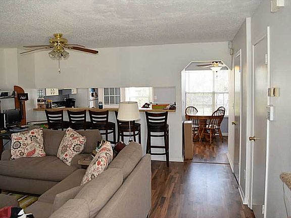 5th image of 3083 Glastonbury Dr